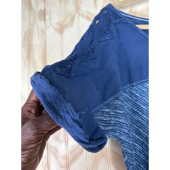 Free People We The Free Shirt Size Large Crochet Sleeve Gauze Distressed Boho - Picture 4 of 8